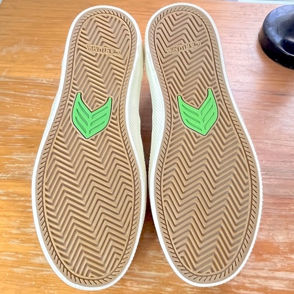 NWOB Cariuma Slip-On Pro Suede Sneaker - Picture 14 of 16